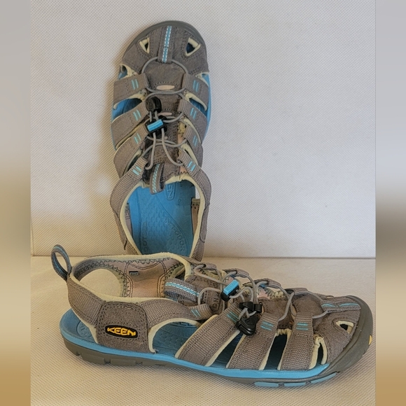 KEEN CLEARWATER CNX WATERPROOF SHOES (sz 7.5) - Picture 2 of 5